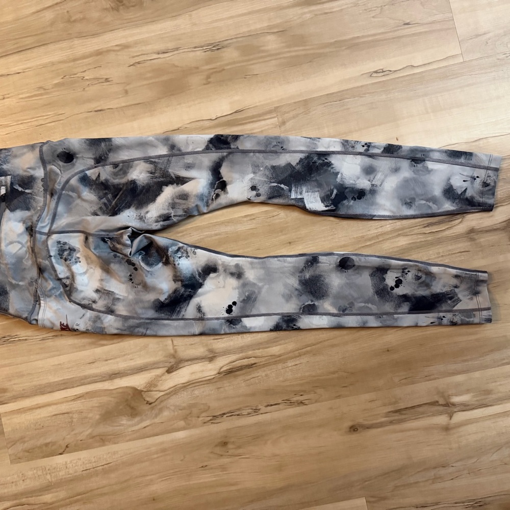 Nike Gray and Black Patterned Leggings